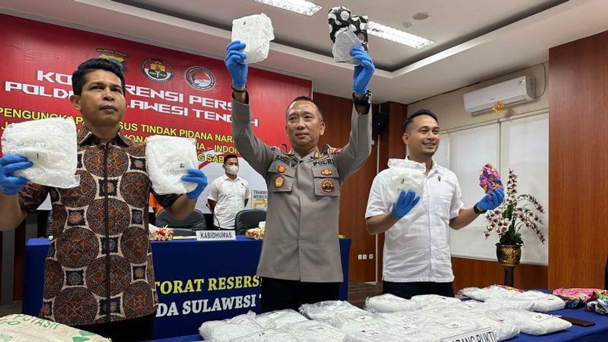 La police de Sulawesi du Sud n’a pas interdit de trafic de 25 kg de méthamphétamine dans le sud de Donggala