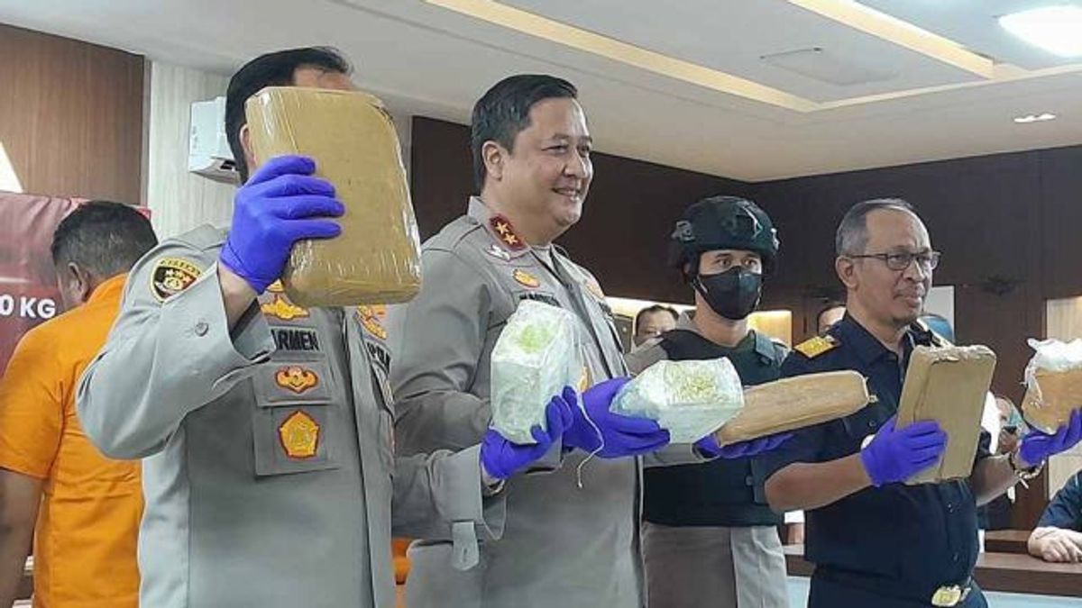 アチェ警察、マレーシアから20kgのメタンフェタミンの密輸を解体