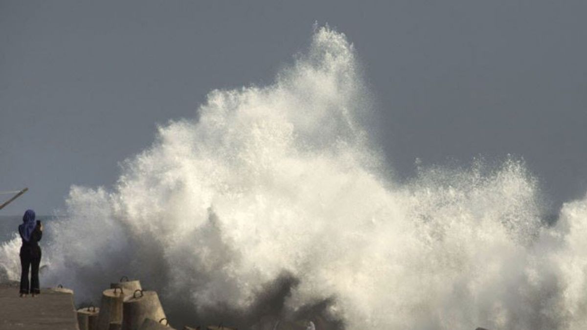 Be Alert, BMKG Forecast Wave High In The South Sea Of DIY Can Capai 6 Meters