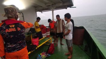 5 Membres D’équipage D’un Navire Qui A Coulé Dans Les Eaux Du Détroit De Malacca Ont été Retrouvés Sains Et Saufs