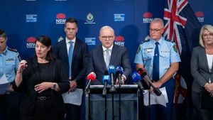 Ayah-Anak Penembak Massal di Pantai Bondi Sydney Terpapar ISIS, Ahmed Sang Pahlawan Masih Dirawat