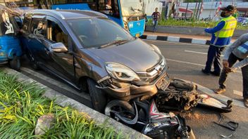 Epilepsy Relapses, Mobilio Driver Hits Motorcyclist And Bajaj At Atrium Senen