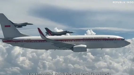 Dari Kokpit Indonesia One, Prabowo Sampaikan Apresiasi ke Pilot Tempur TNI AU