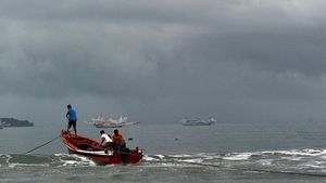 Penyeberangan Laut Gresik-Bawean Lumpuh Total, Stok Sembako Menipis Setelah Sepekan Terisolasi 