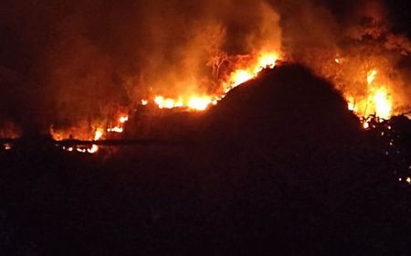 Tim Gabungan Buka Jalur Pemadaman Api di Lereng Gunung Jayanti Sukabumi