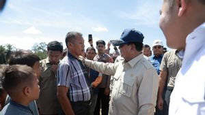 Prabowo Dengarkan Langsung Kebutuhan Pengungsi di Tapanuli Selatan