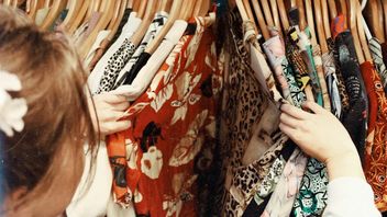 Tips Memilih Warna Baju Agar Terlihat Langsing Untuk Pria Maupun Wanita
