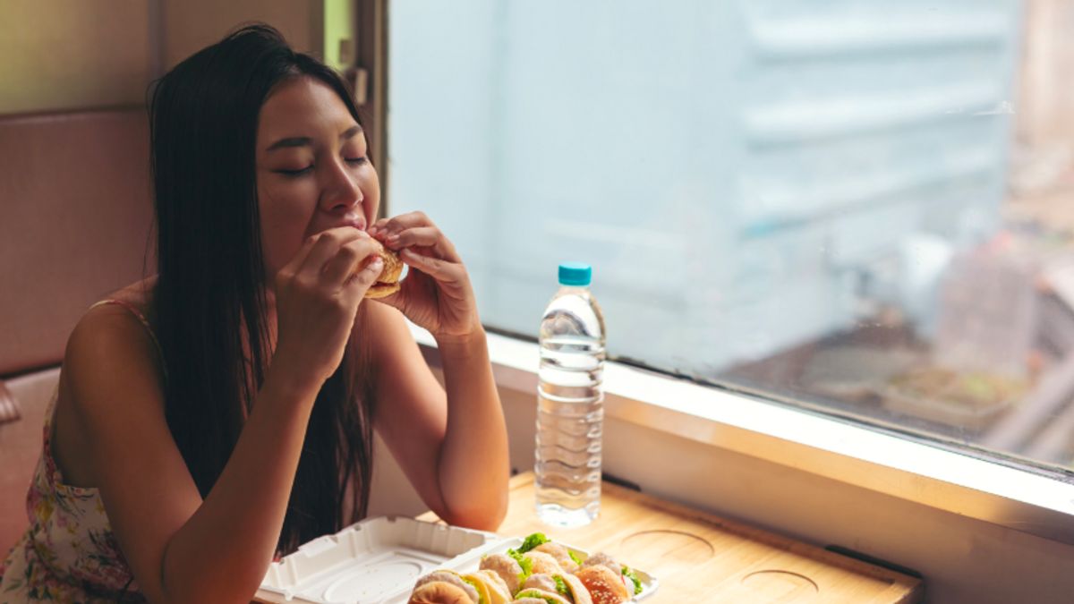 La coutume de manger seul augmente le risque de faiblesse physique, faites attention aux personnes âgées