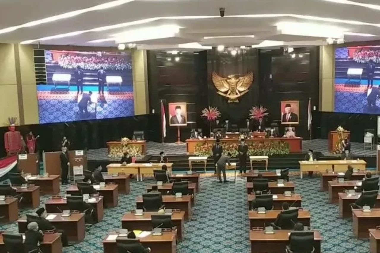 DKI 2023 RAPBDは1.2兆ルピアで膨らみ、内務省は突然現れた予算の追加を消すように求めた