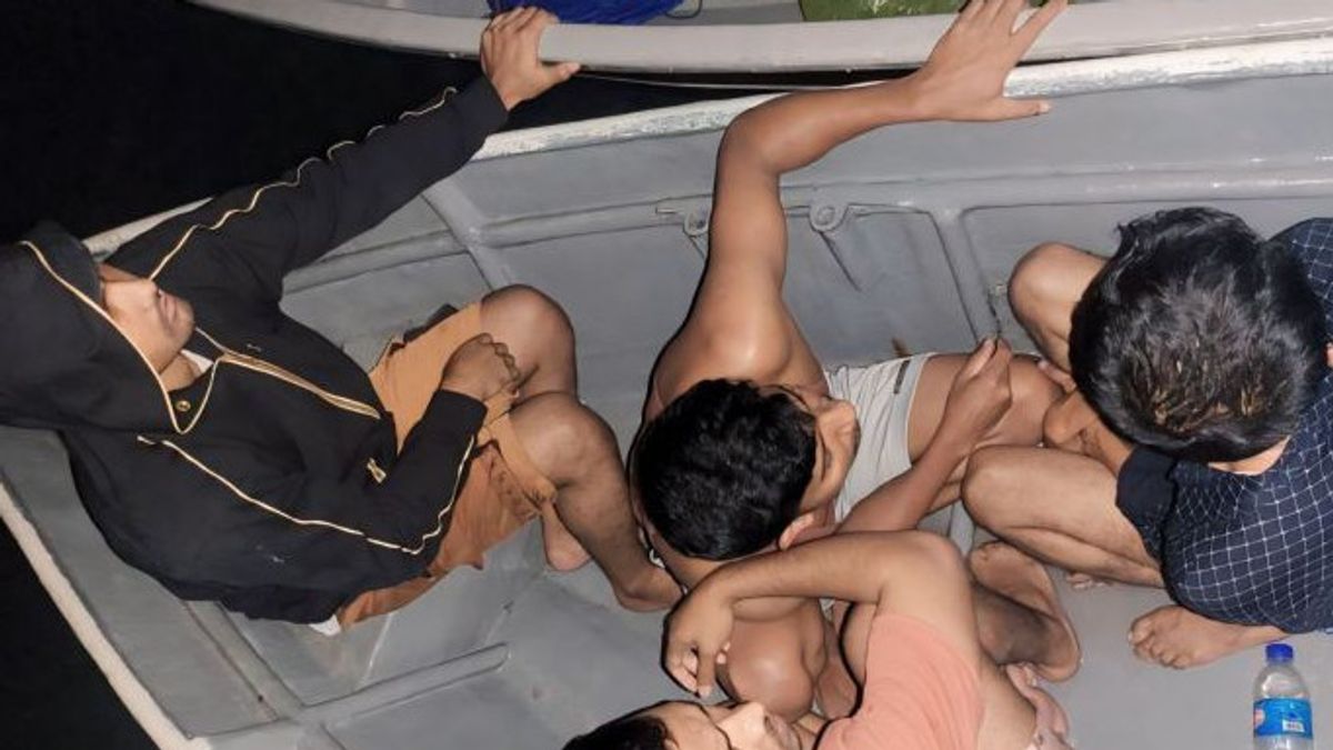 Indonesian Navy Thwarts The Smuggling Of PMI And Bangladeshi Foreigners To Malaysia