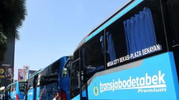 jaobodetabek Le bus éteint de la fumée dans l'état de Jatinegara, tous les passagers ont été arrêtés