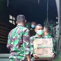 Kasad Andika Beri Ribuan Paket Sembako Lebaran untuk Prajurit TNI AD 