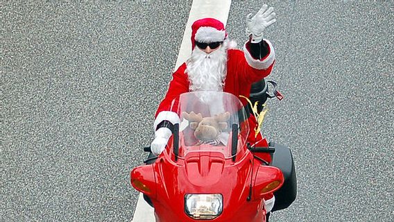 Komunitas Moge Jepang Gelar Parade Berkostum Santa Claus untuk Melawan Kekerasan terhadap Anak