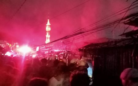 Tiga Kios di Pasar Jangkrik Jaktim Hangus Terbakar Api Akibat Korsleting Listrik