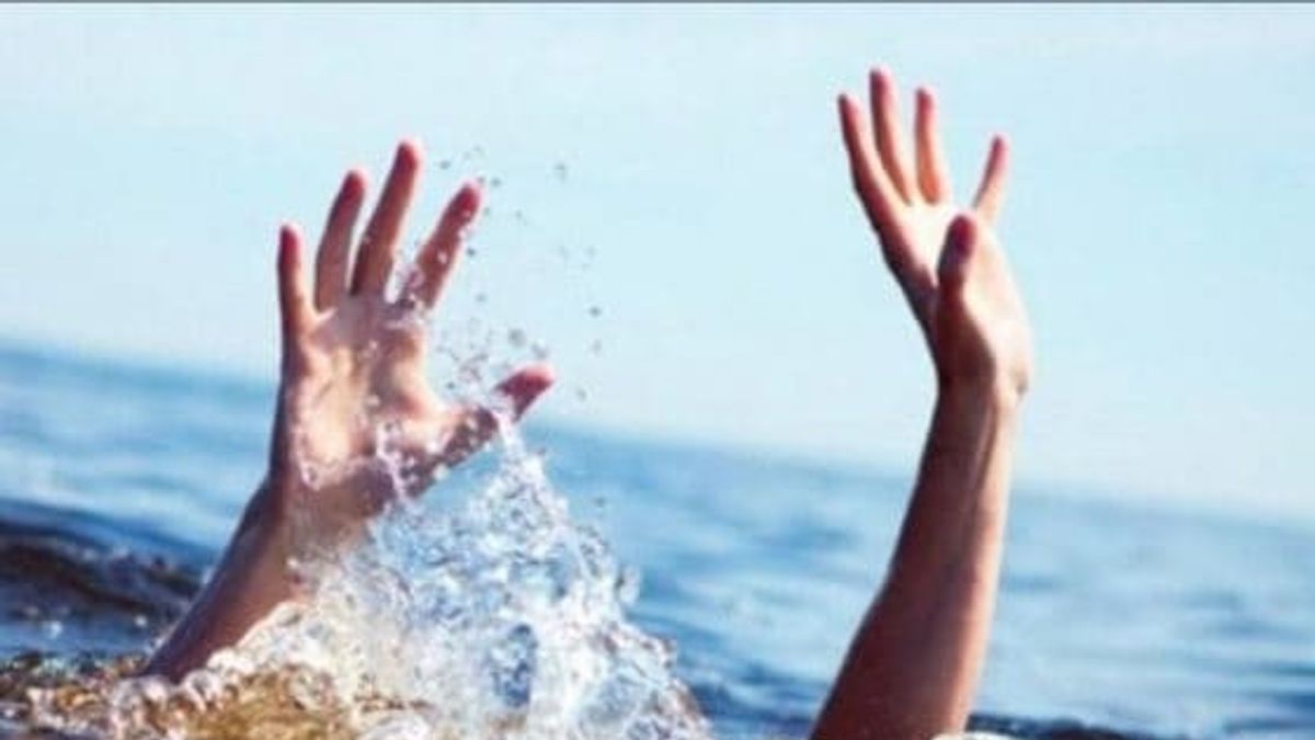 Bahar Smith Youth Santri Drowns On Sunset Beach Sukabumi
