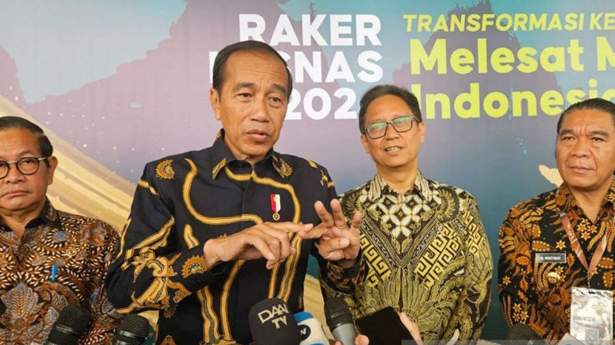 ' Oui, merci,' a déclaré Jokowi tout en souriant en répondant à sa déclaration non au cadre du PDIP
