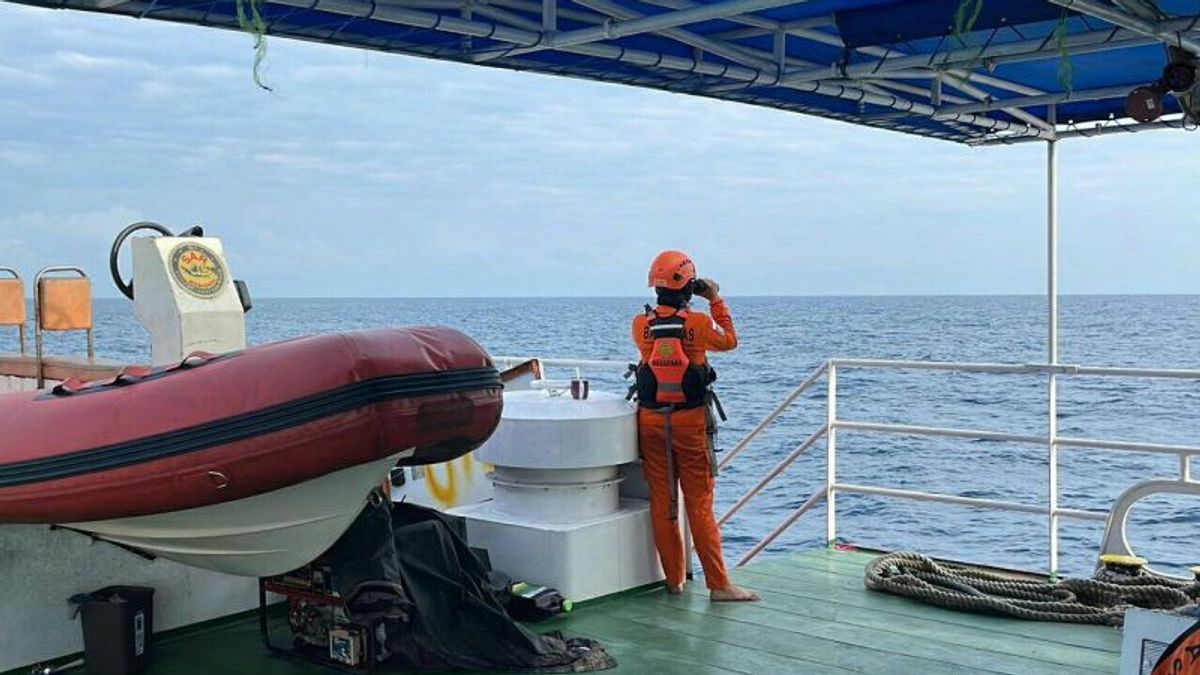 東カリマンタンSARチームはまだ海で行方不明の3人を探しています、そのうちの1人はWu Jiantaoという名前の中国のWNです