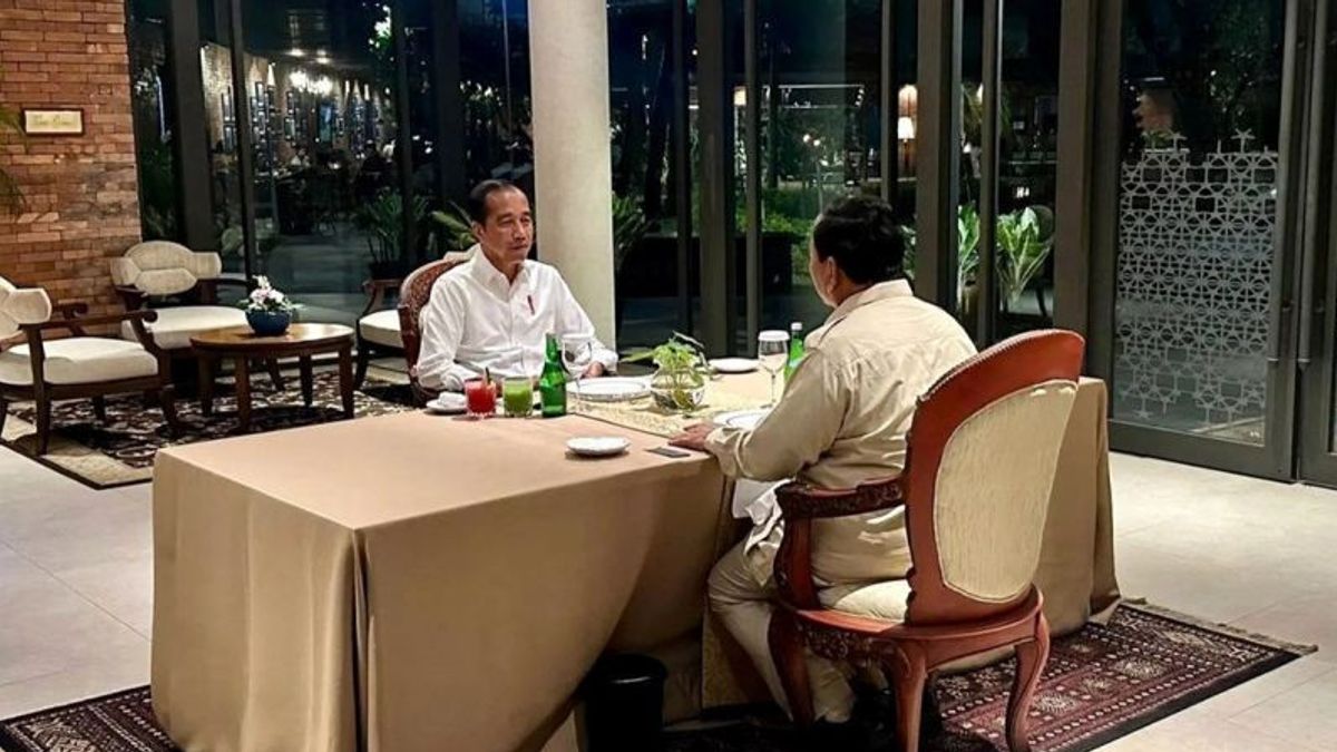 Jokowi Bicara Politik Saat Santap Malam dengan Prabowo