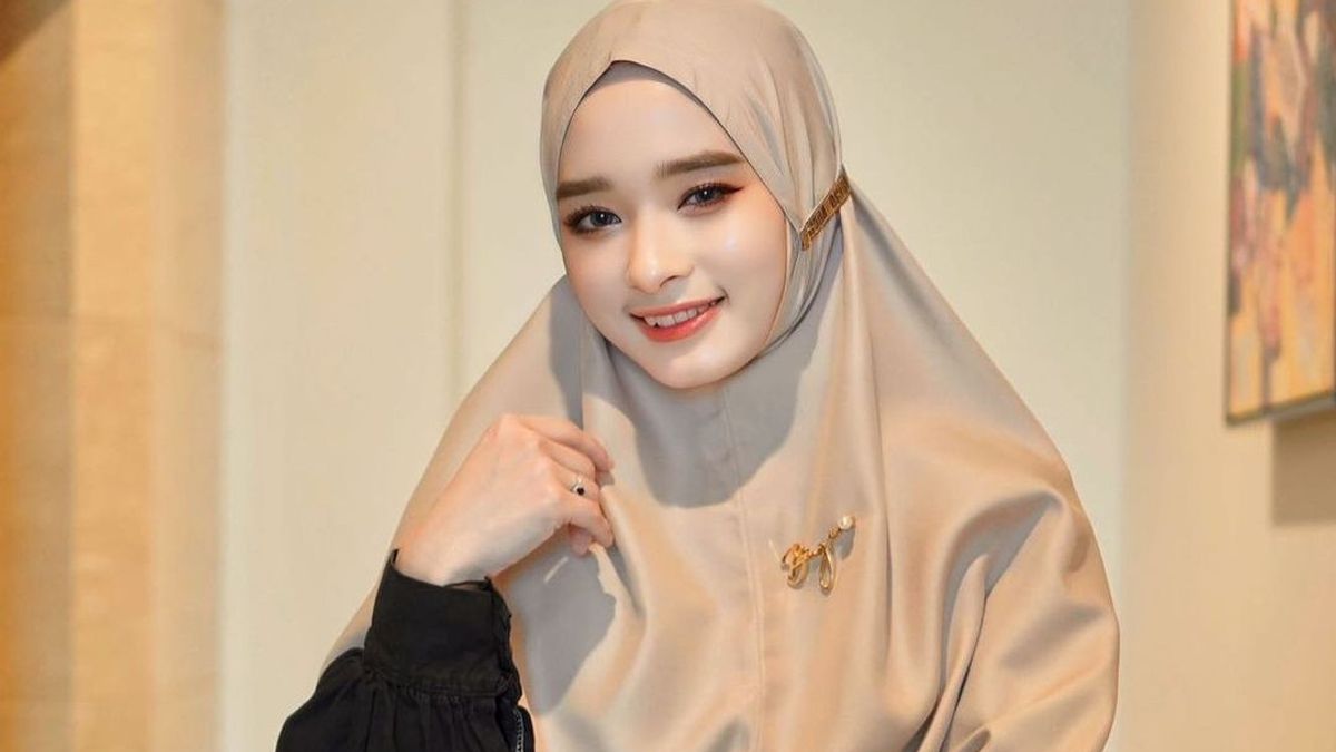 Inara Rusli Responds To Netizen Criticism After Uploading Photos Without Hijab