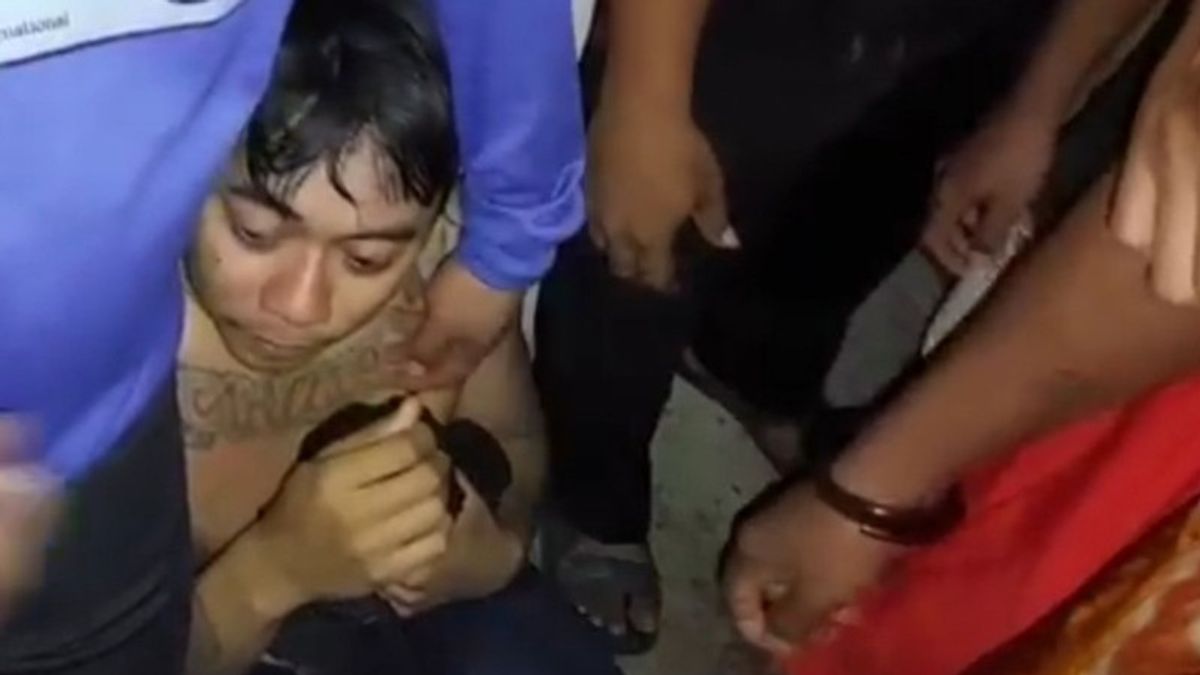Beaten By Village Residents, A Motorbike Thief In Duren Sawit Ask For Peace