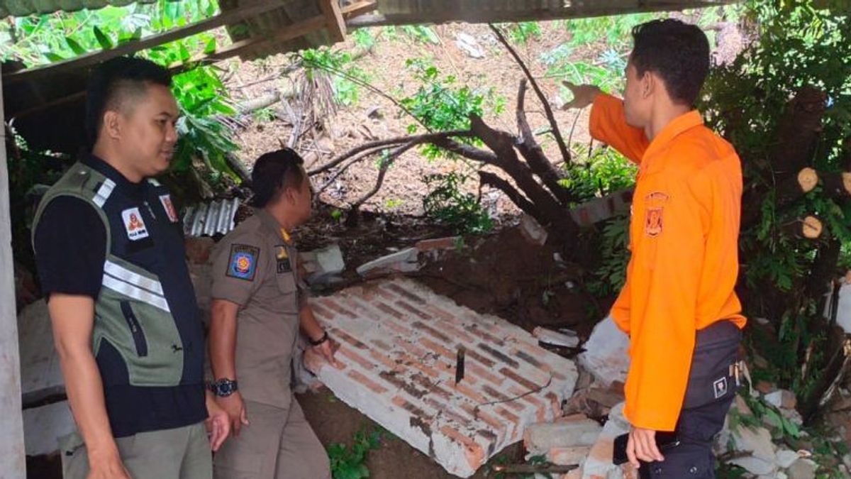 Sukabumi Residents' House Dihantam Longsoran Tebing With A Height Of 10 Meters Imbas Rain Burst For 2 Days
