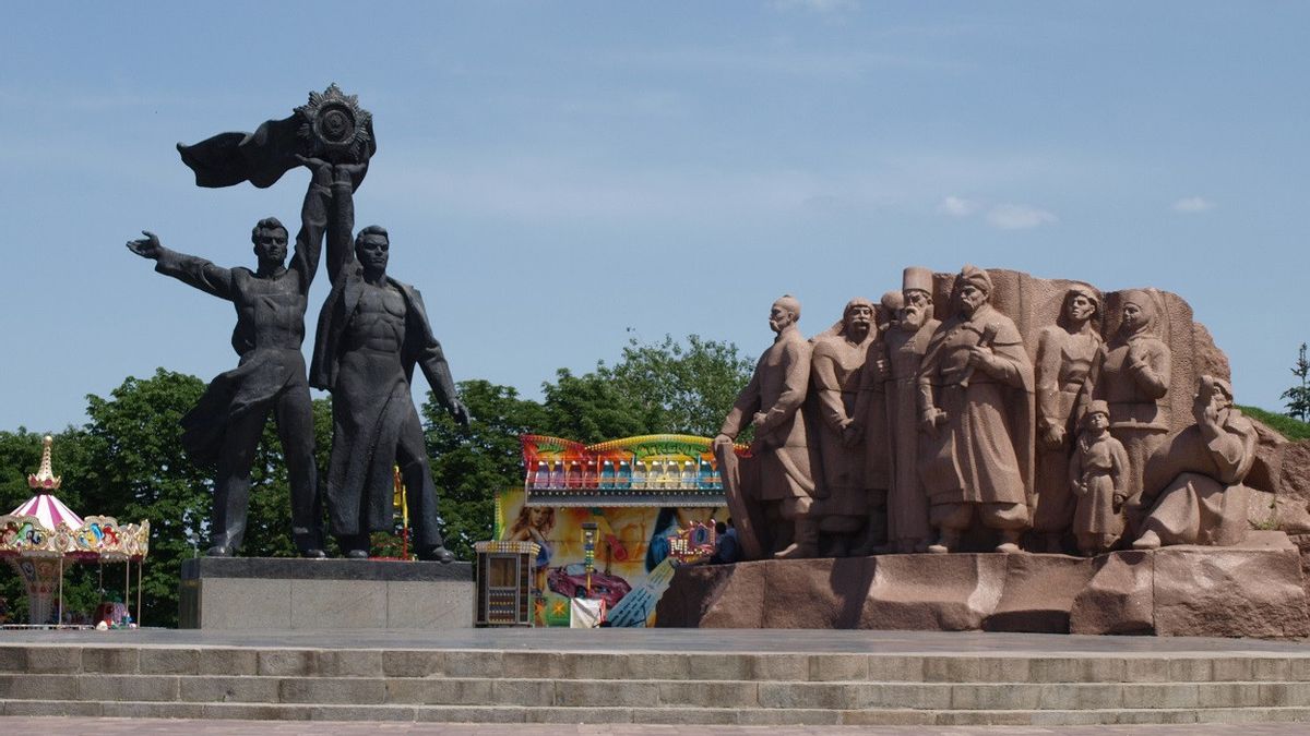 ソビエト - ウクライナ友好記念碑が取り壊され、キエフ市長:別の意味を持つ