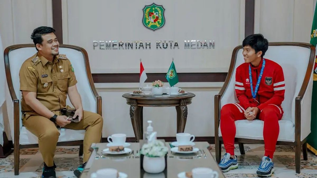 Bangga Anak Medan Bawa Timnas U-16 Juara AFF, Bobby Nasution Berangkatkan Crespo dan Orang Tua Naik Haji