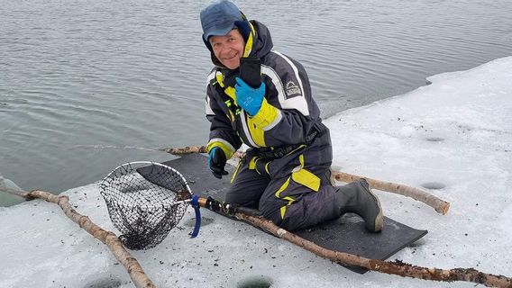 Hebat! Samsung Galaxy S23 Ultra Tidak Rusak Meski Terendam di Sungai Beku Hingga 3 Meter
