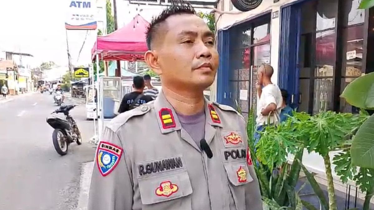 Ganjal ATM Tepergok Police在行动中,恐慌的肇事者拔出刀子