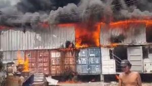 Pabrik Kardus di Jakarta Barat Terbakar, 17 Unit Damkar Diterjunkan
