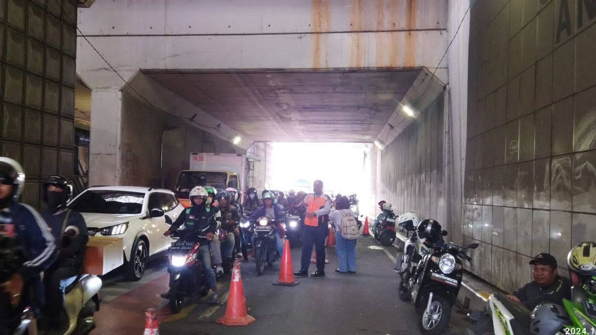 Traffic Jams In Underpass Angkasa Kemayoran Due To The Theft Of Water Pump Cables