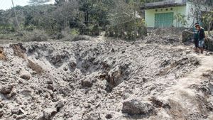 Head Of PVMBG Calls Mount Lewotobi Eruption An Unusual Man, Lontaran Batu Pijar Makes A 5 Meter Hole