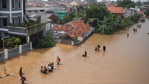 Hujan Sejak Pagi, BPBD Jaktim Pantau Titik Banjir