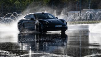 The Porsche Taycan Electric Car Sets World Record For Longest Drifting