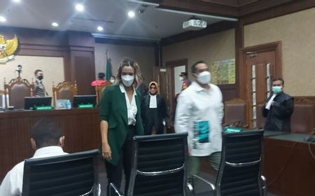 Putusan Hakim Lebih Berat Dibanding Tuntutan Jaksa, Nia Ramadhani dan Ardi Bakrie Divonis 1 Tahun Bui