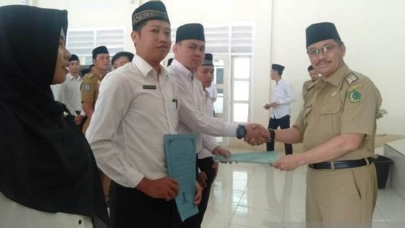 Triste, Le Contrat De Travail Des Enseignants Religieux Du Village à Rejang Lebong Bengkulu Est Au Point Mort, Continué En 2022 