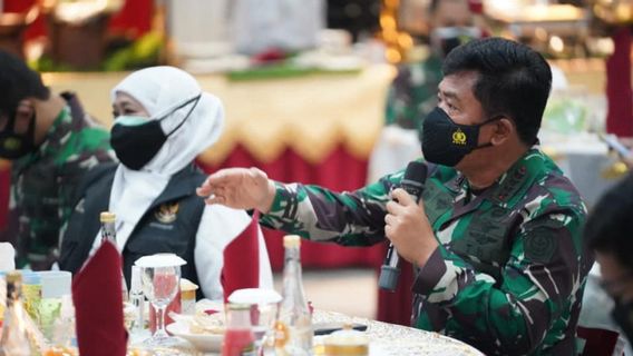 TNI Commander Gives Directions For Implementing The COVID-19 Tracking Application In Madiun