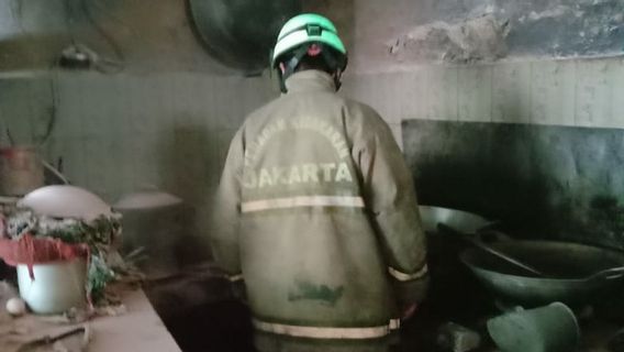 Tabung Gas Bocor, Rumah Makan Padang di Cakung Terbakar