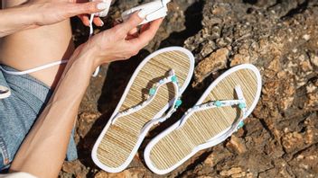 Menurut Ortopedi, 6 Faktor Ini Perlu Dipertimbangkan saat Memakai Sandal Jepit atau <i>Flip-Flop</i>