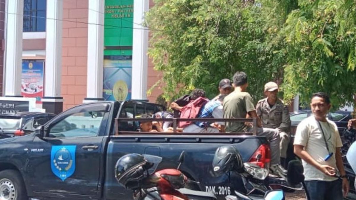 12 étudiants de Ternate capturés par Satpol PP, un emplacement d’ultimatum interdit aux visiteurs en uniformes à l’heure scolaire