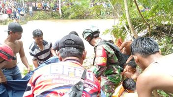 Car Carried By West Sumatra's Palo River Current, Driver Found Dead