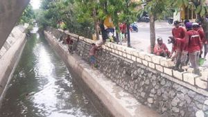 1.400 Satgas DPUBMP Disiagakan 24 Jam Selama Musim Hujan untuk Antisipasi Banjir di Surabaya