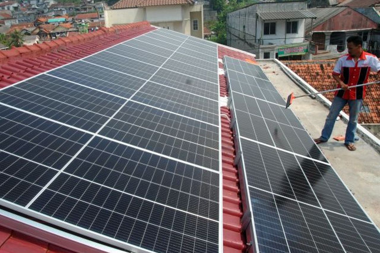 西カリマンタンの8つのリージェンシーハウスの合計6,099が太陽光発電によって電化されました
