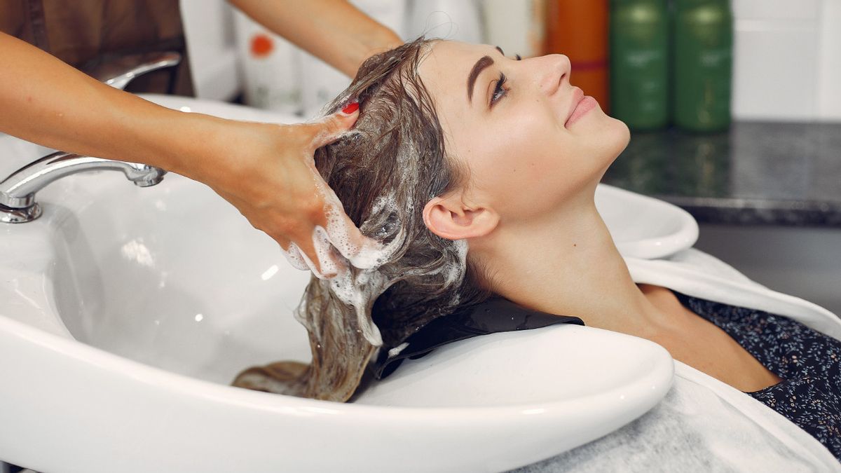 Bermanfaat Ganda, Ini 3 Bahan Skincare yang Bisa untuk Perawatan Rambut