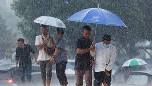 Indonesia Diguyur Hujan 27 Maret, BMKG Ingatkan Potensi Petir