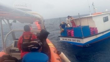 The SAR Team For The Evacuation Of Passengers Of The Engine Dead Ship In Wakatobi