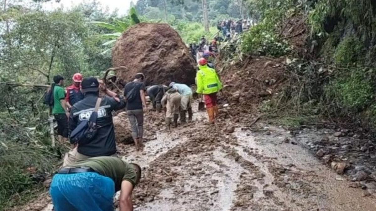 BPBD与PUPR部协调开辟山体滑坡覆盖的道路