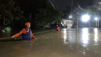 Flooding as High as 150 Centimeters in Several Semarang Housing