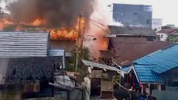 120名警官被部署后,南加里曼丹7所房屋被烧毁,损失仍在计算中