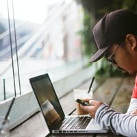 千禧一代离不开技术和信息的发展